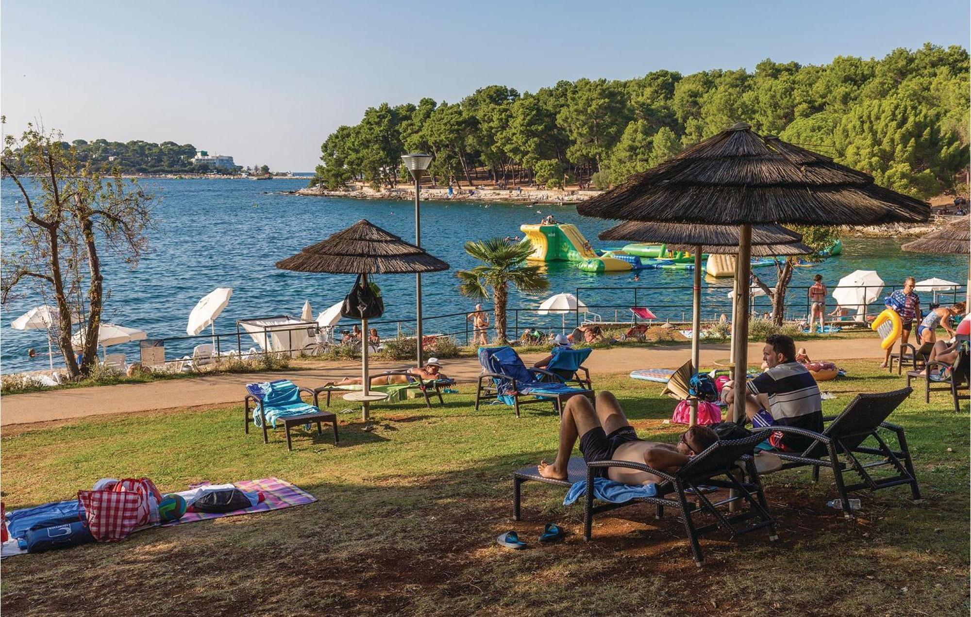 Awesome Home In Porec With House Sea View Exteriér fotografie